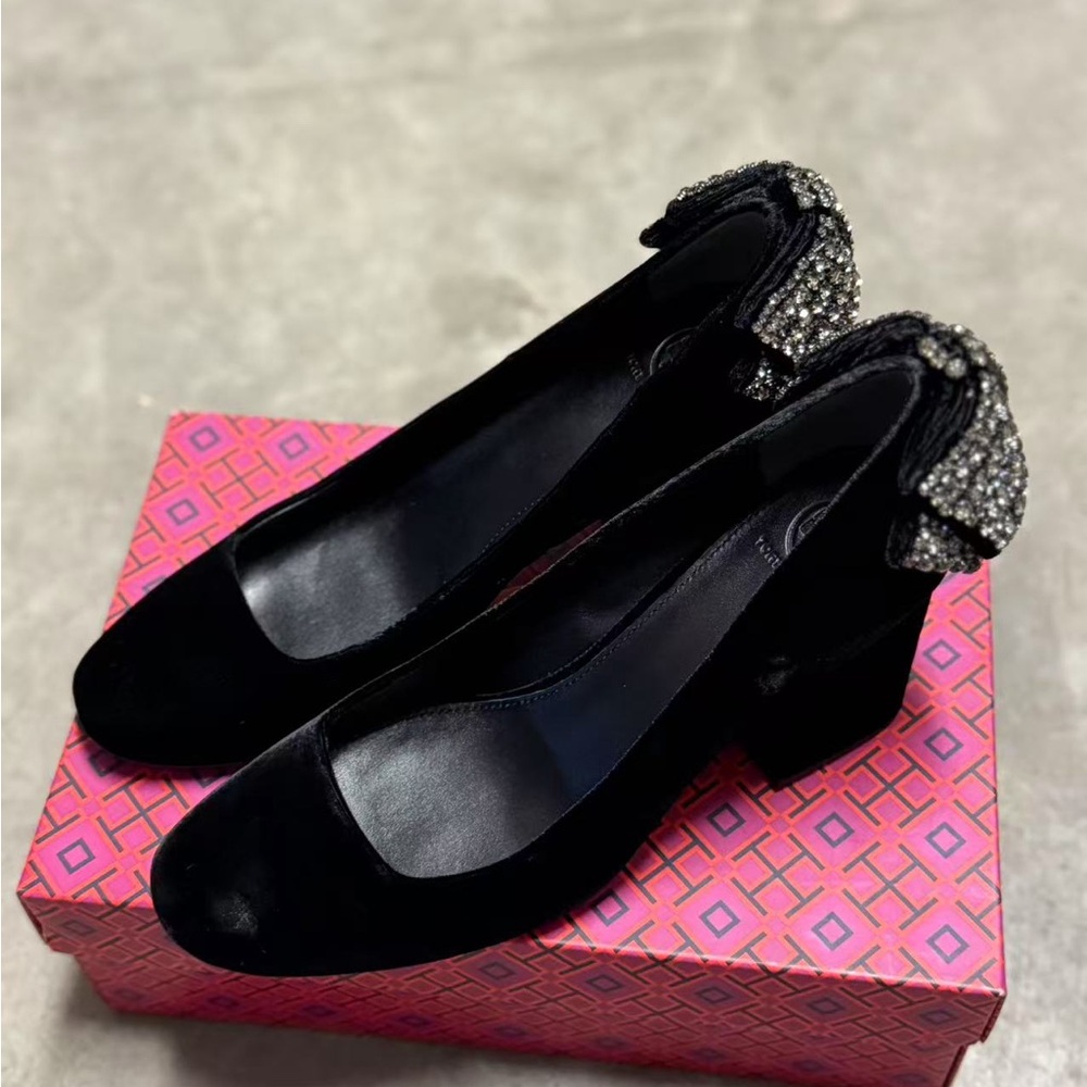 Tory Burch Black Heels Sleek Design